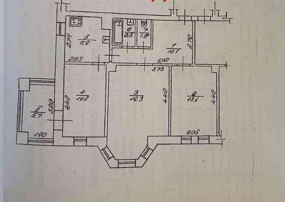 Продається трикімнатна квартира 