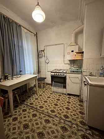 Продається трикімнатна квартира 