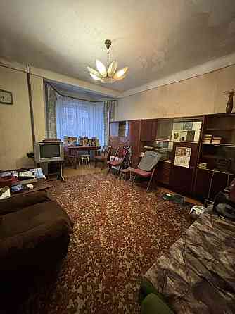 Продається трикімнатна квартира 