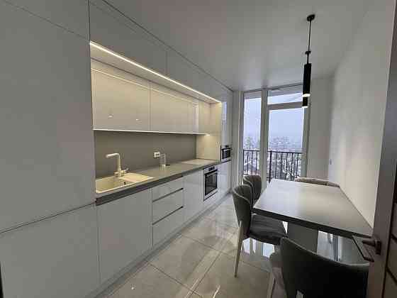 ТЦ «Майдан» 2-х кімнатна новобудова. Перша здача Chernivtsi