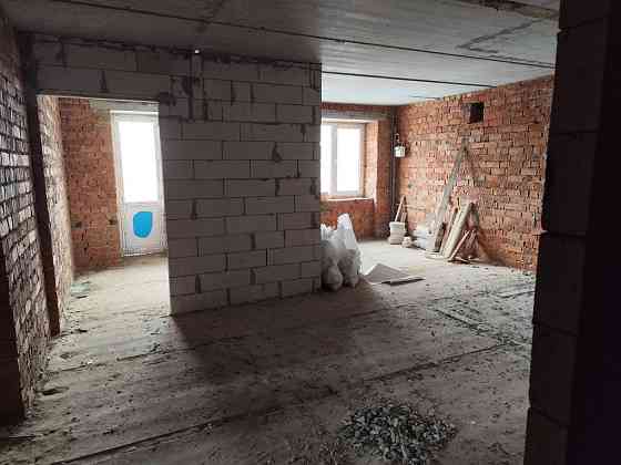 Трикімнатна студія за 600$/м² в обжитій новобудові Kam`ianets-Podilskyi