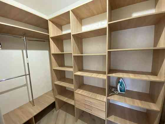 Вишенька ЖК «Тріумф», в дворі зарядка для ектромобіля. Vinnytsia