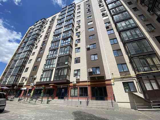 Вишенька ЖК «Тріумф», в дворі зарядка для ектромобіля. Vinnytsia