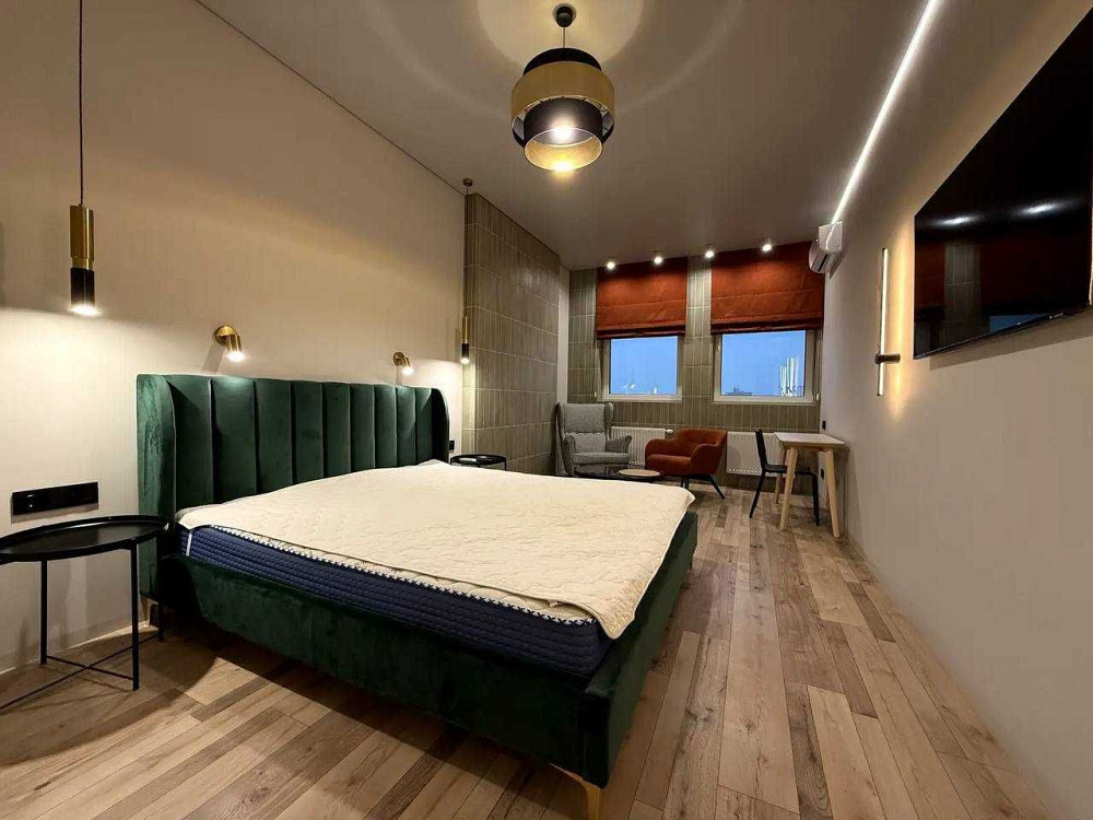 Видова 1-к квартира з авторським ремонтом, ЖК Manhattan, метро КПІ Kyiv - photo 1