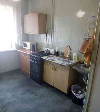 Левада . Здається 2-х кімнатна квартира. Без останнього місяця Полтава