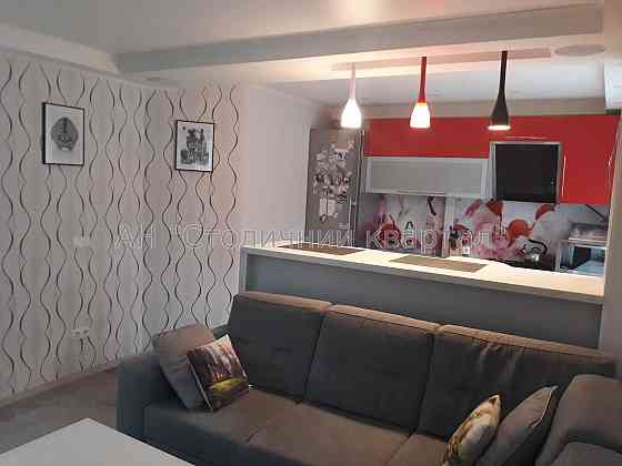 Пріорка Трикімнатна Макіївська 7 Kyiv