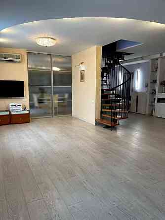 Простора 5-к квартира 145 м² вул.  Драгоманова 17 Kyiv