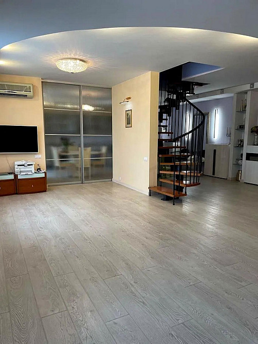 Простора 5-к квартира 145 м² вул.  Драгоманова 17 Kyiv - photo 4