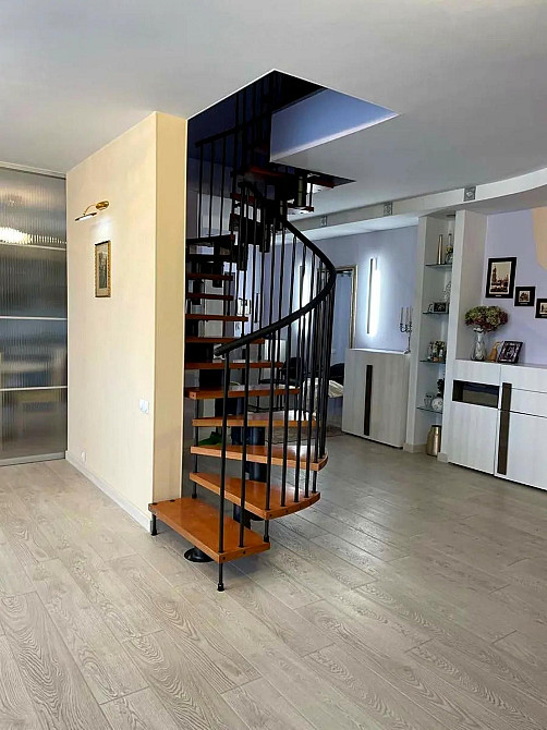 Простора 5-к квартира 145 м² вул.  Драгоманова 17 Kyiv - photo 2