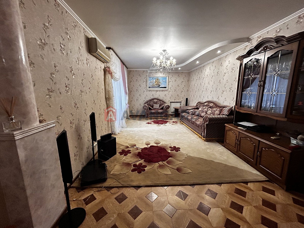 4-кімнатна квартира в обкомівському будинку Zaporizhzhia - photo 1