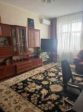 Простора 3-кімнатна квартира з ремонтом і автономним опаленням Петропавловская Борщаговка