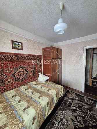 Продам без % велику 3к кв на середньому поверсі на вул Миколайчука 13 Киев