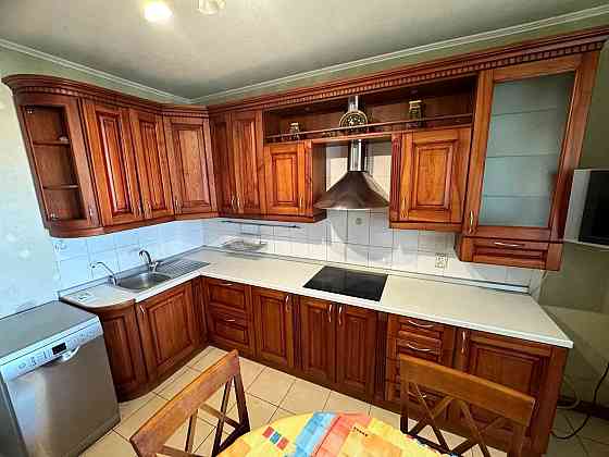 Простора 2-к квартира 60 м² Харківське 56 Kyiv