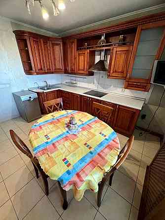 Простора 2-к квартира 60 м² Харківське 56 Kyiv