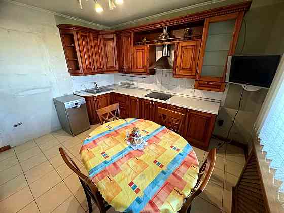 Простора 2-к квартира 60 м² Харківське 56 Kyiv