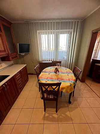 Простора 2-к квартира 60 м² Харківське 56 Kyiv