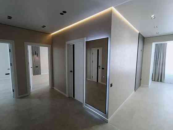 Трикімнатна з ремонтом та балконом в сучасному жк по вул. Коновальця! Іvano-Frankivsk