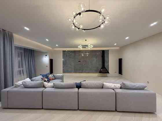 Четырехкомнатная квартира с новым ремонтом в коттедже в центре города. Mykolaiv