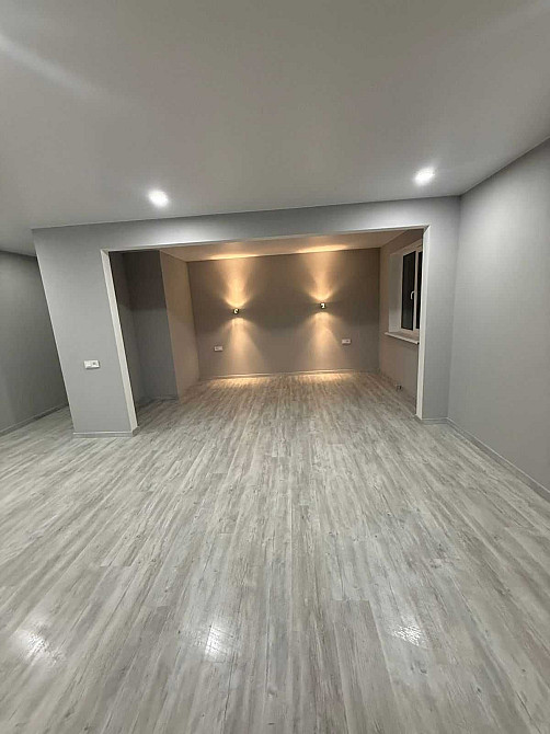 Продається 1 к квартира в р-н Черьомушек Коростень - изображение 1