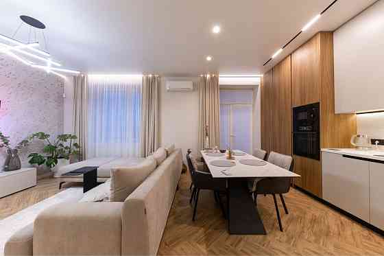 Продається Нова, велика 1,5 кімнатна. 66 м.кв. Ужгород