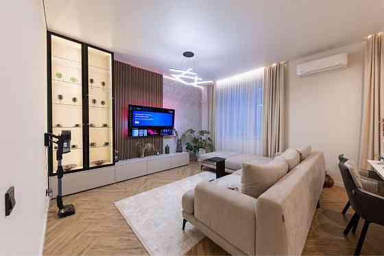 Продається Нова, велика 1,5 кімнатна. 66 м.кв. Ужгород