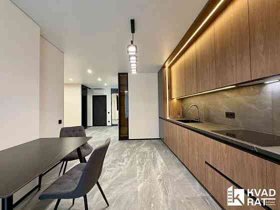 Перша здача! Велика півторачка з басейном на даху Іvano-Frankivsk