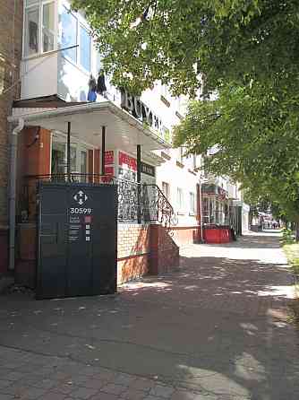 Продам 3 к. кв., р-н Центр-Центр. ринок  -зручно під магазин Олександрія (Рівненська обл.)