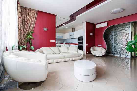 Продам 3-к квартиру, вул. Чорновола 2 , метро 5 хв.пішки Киев