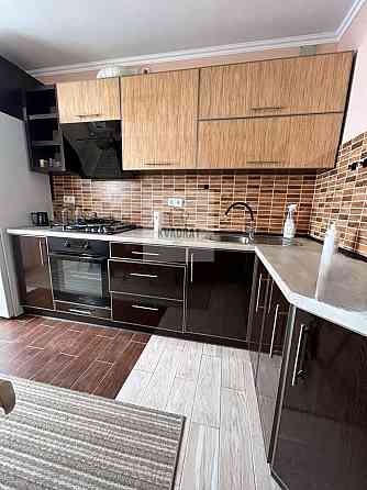 Продам 3-кімнатну квартиру з меблями та технікою у новому будинку Kam`ianets-Podilskyi