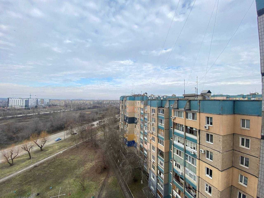 Продаётся трёхкомнатная квартира в районе Восточный-2, ул. Сахарова Кривий Ріг - зображення 1