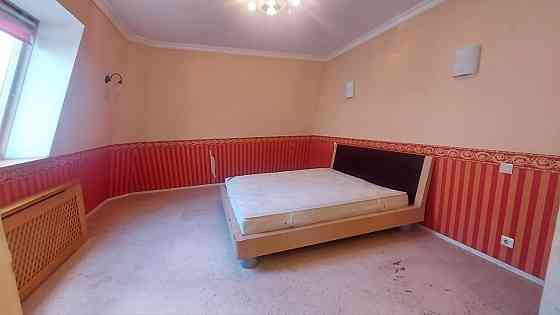 Довгострокова оренда 2к в центрі з каміном Буча