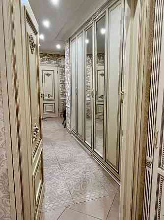 Двокімнатна з добротним класичним ремонтом на вулиці Сахарова Odesa