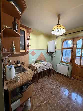 Продаю 3-кімнатну квартиру поруч парку (вул. Нац. Гвардії) Івано-Франківськ