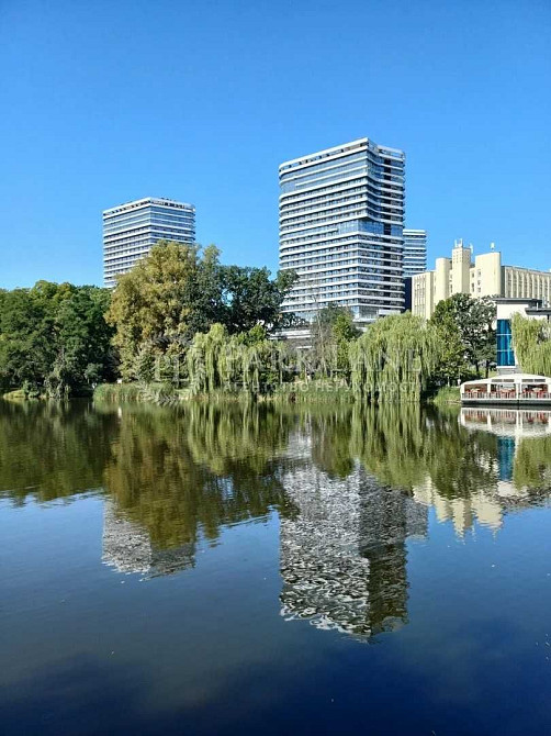 Голосіївський просп. (40-річчя Жовтня), 76, White Lines; Київ - зображення 2