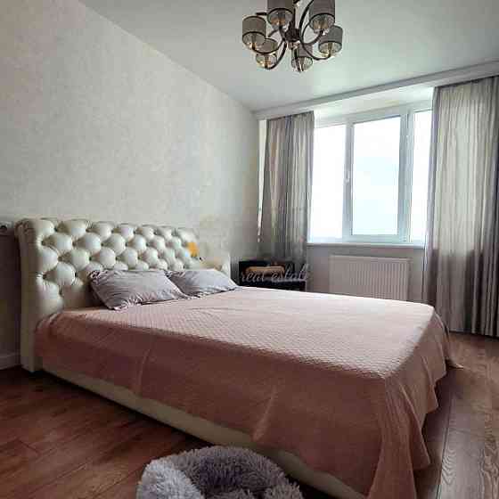 Простора 3-к квартира 95 м² з видом на Дніпро ЖК Рів'єра Київ