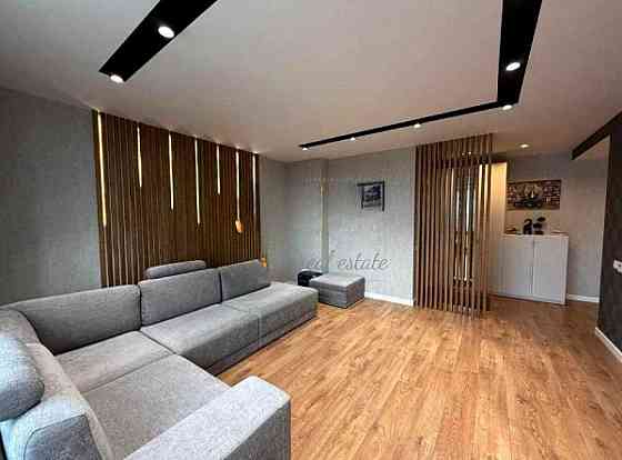 Простора 3-к квартира 95 м² з видом на Дніпро ЖК Рів'єра Київ