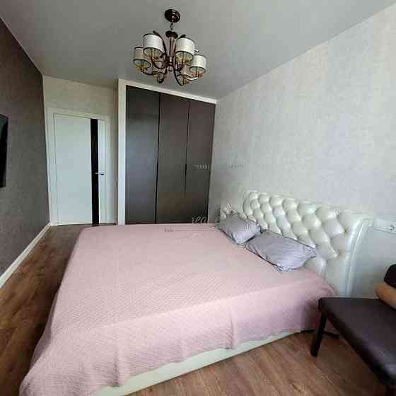 Простора 3-к квартира 95 м² з видом на Дніпро ЖК Рів'єра Київ