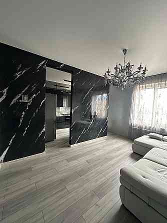 Продам 2к сталінку в центрі площа Визволення 2 Кривий Ріг