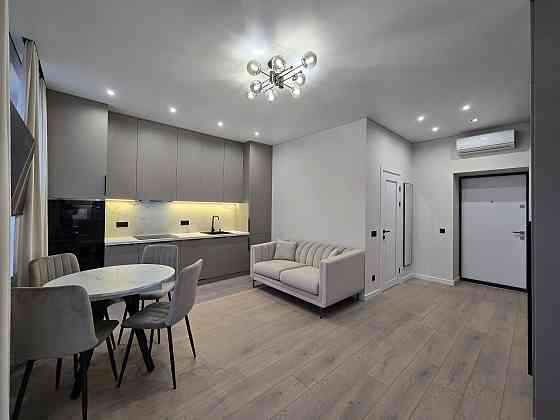 Простора 1-кімнатна квартира з кухнею-студією / ЖК «Квадрат» Ужгород