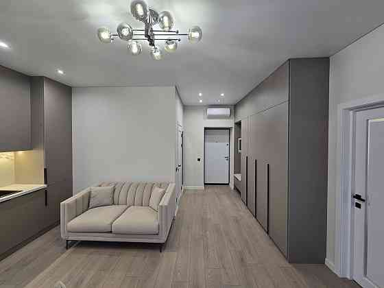 Простора 1-кімнатна квартира з кухнею-студією / ЖК «Квадрат» Ужгород