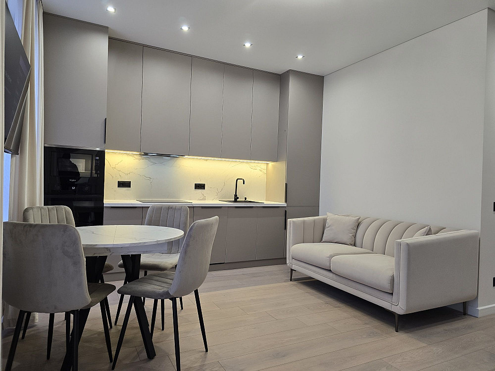 Простора 1-кімнатна квартира з кухнею-студією / ЖК «Квадрат» Ужгород - изображение 1