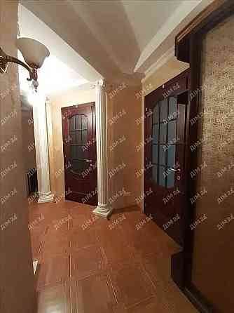 Центр. Трикімнатна сталінка з індивідуальним опаленням. Полтава