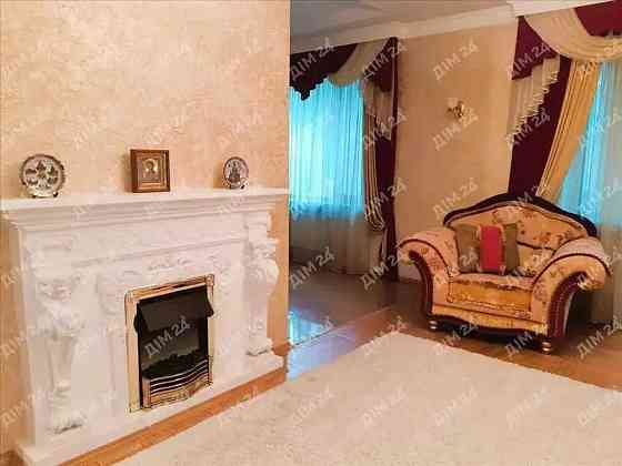 Центр. Трикімнатна сталінка з індивідуальним опаленням. Полтава