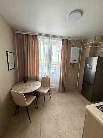 Новая квартира с новой мебелью и техникой, на среднем этаже ЖК 7 НЕБО Авангард