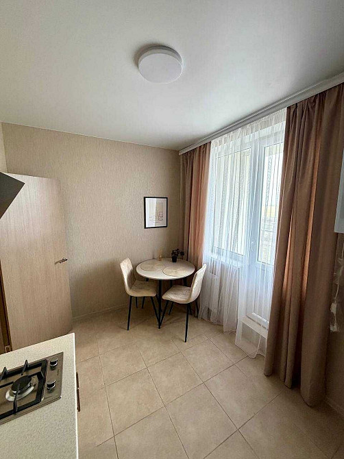 Новая квартира с новой мебелью и техникой, на среднем этаже ЖК 7 НЕБО Авангард - изображение 5