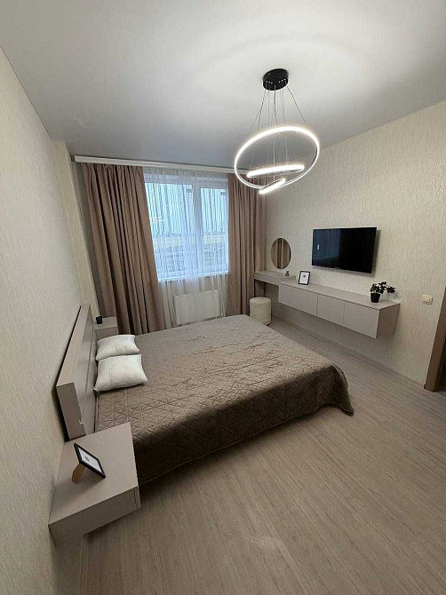 Новая квартира с новой мебелью и техникой, на среднем этаже ЖК 7 НЕБО Авангард - изображение 1