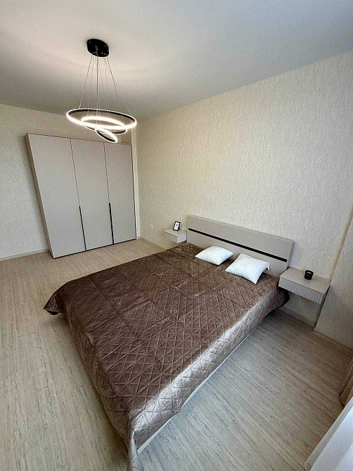 Новая квартира с новой мебелью и техникой, на среднем этаже ЖК 7 НЕБО Авангард - изображение 2