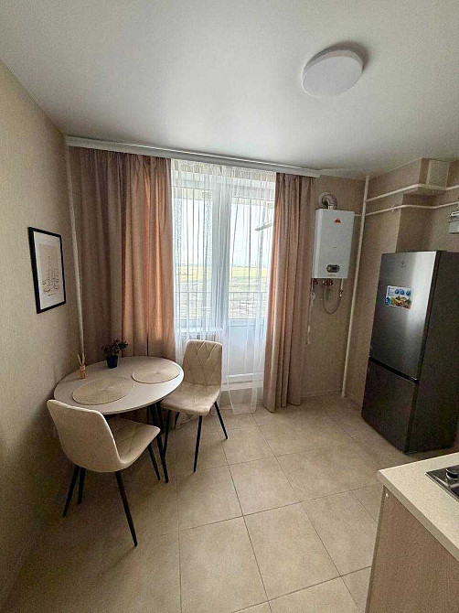 Новая квартира с новой мебелью и техникой, на среднем этаже ЖК 7 НЕБО Авангард - изображение 3