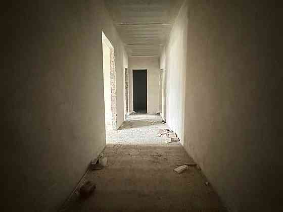 Двокімнатна в зданому ЖК біля озера Крихівці