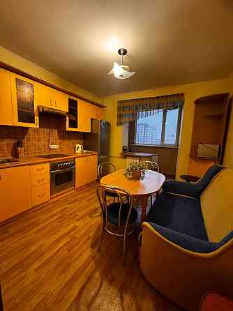 Оренда квартири біля метро Харківська , Ревуцького 42 Київ